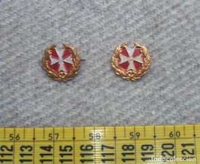 Military Antiques: PAREJA DE INSIGNIAS DE SANIDAD MILITAR REPUBLICANA, PAR DE EMBLEMAS SANITARIO GUERRA CIVIL